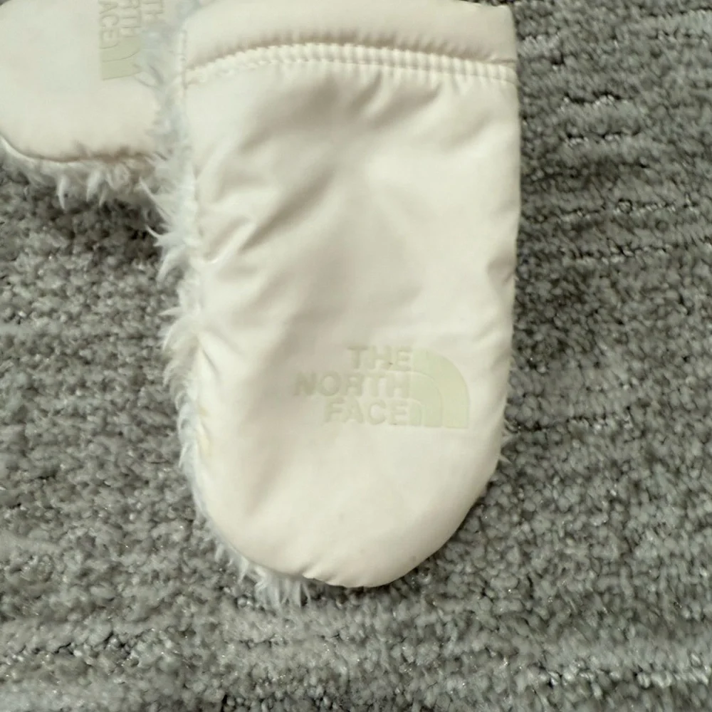 The North Face Cream Baby Mittens